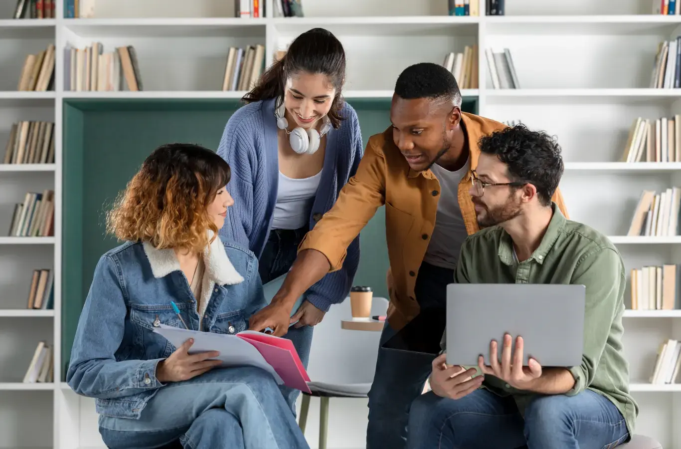 alunos falando sobre o tema de redação enem 2024